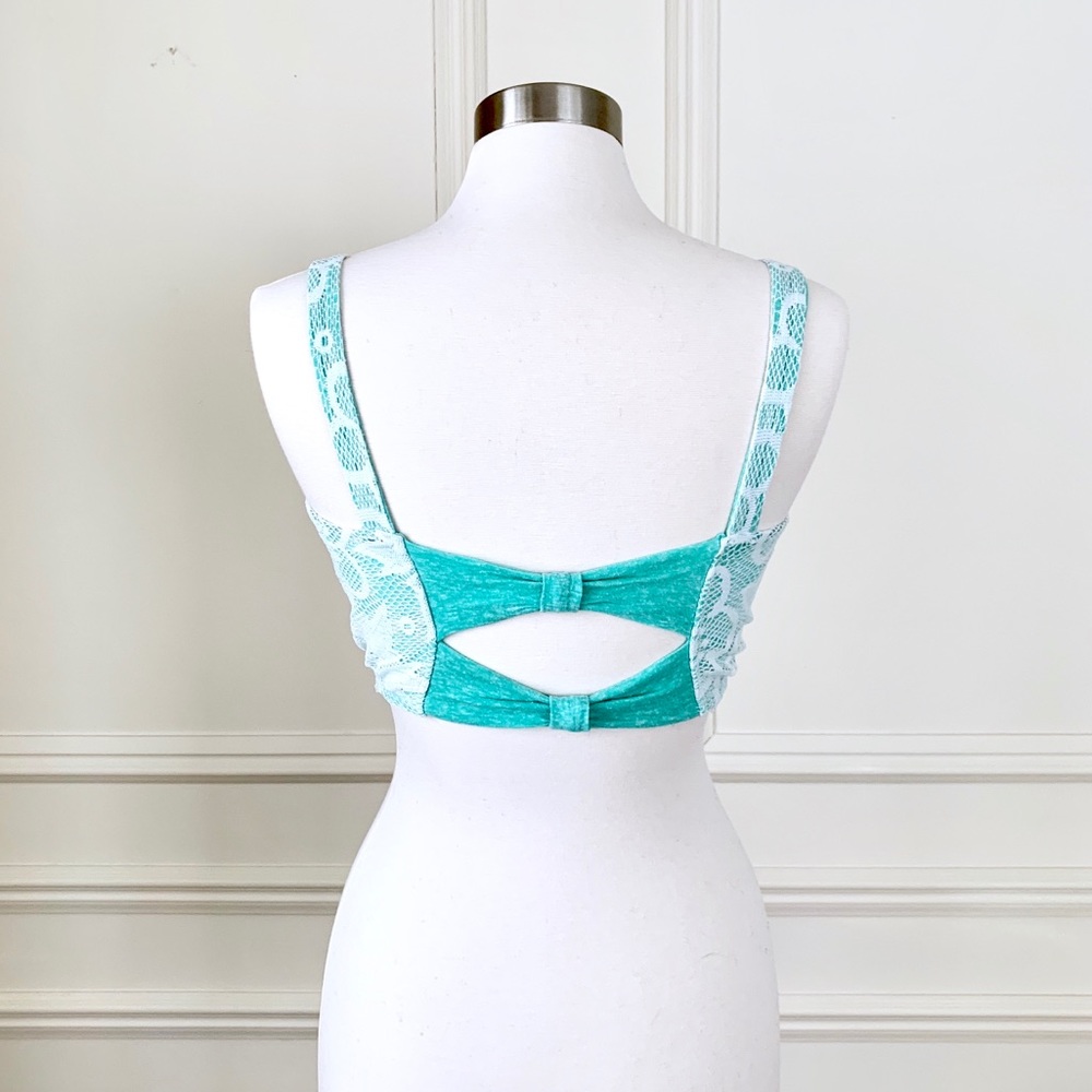 NWOT Green Back Cutout Floral Lace Bra Crop Top